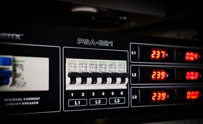 Read more about the article Data Backup Solutions for SMEs: The Ultimate Comparison Guide (2026)